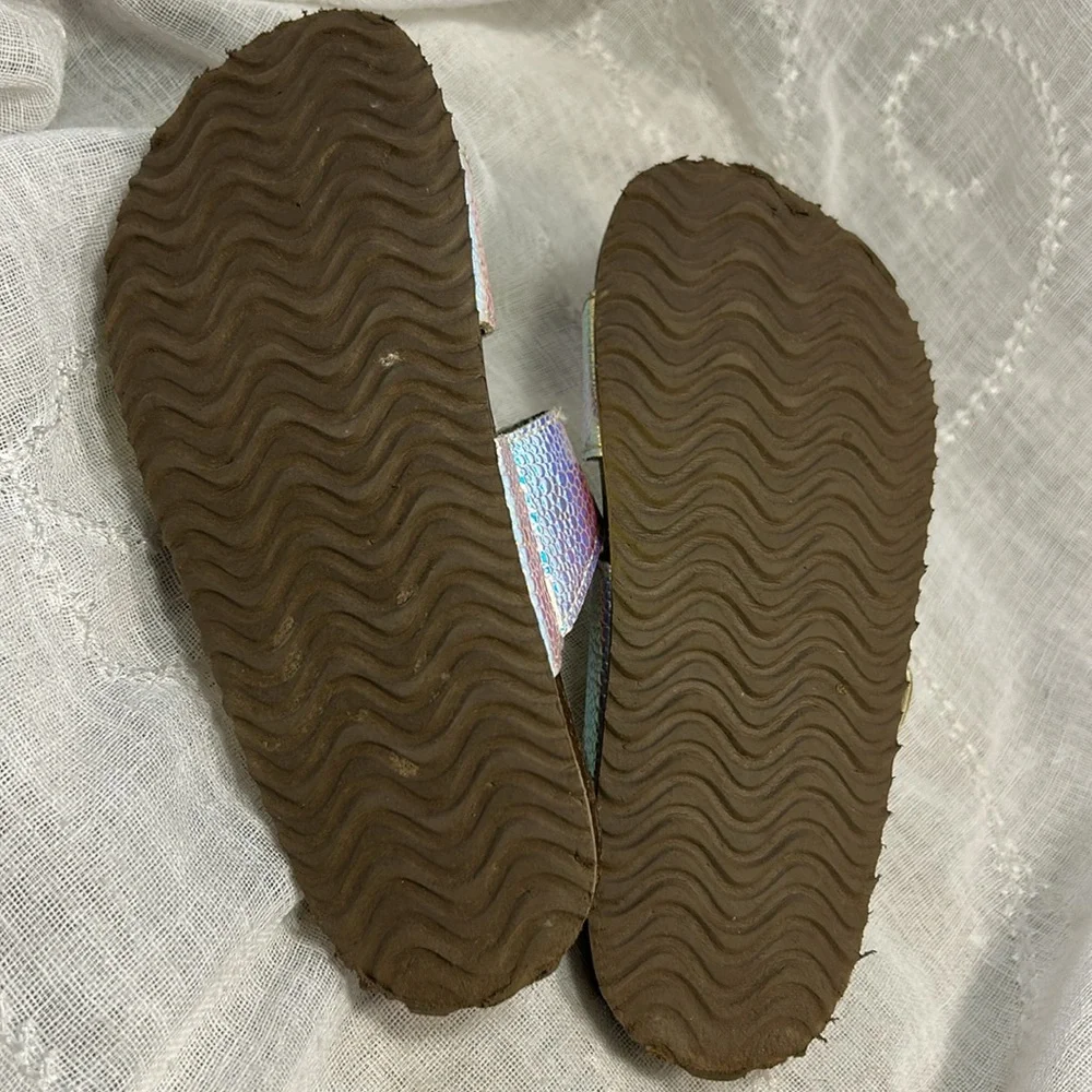 Wonder Nation Almost NEW iridescent Birkenstock style sandals